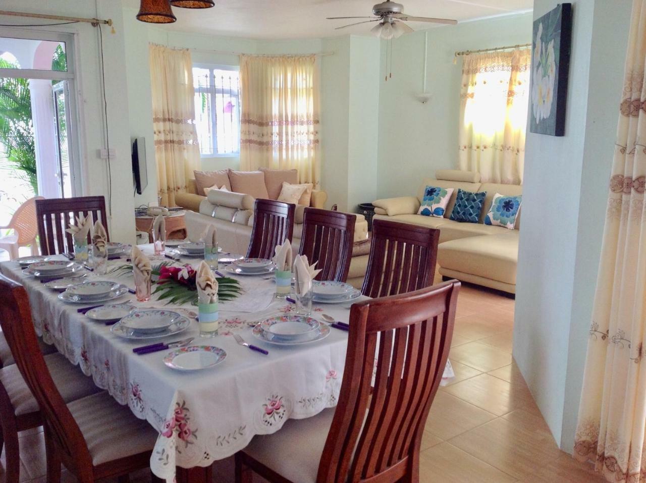Fayruz Villa Is A 3 Bedroom, 3 Bathroom Detached House With Ac And Swimming Pool 5 Minutes Walk From Flic En Flac Public Beach ภายนอก รูปภาพ