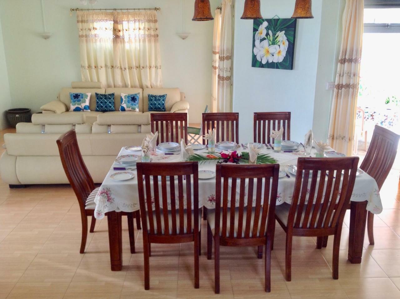 Fayruz Villa Is A 3 Bedroom, 3 Bathroom Detached House With Ac And Swimming Pool 5 Minutes Walk From Flic En Flac Public Beach ภายนอก รูปภาพ