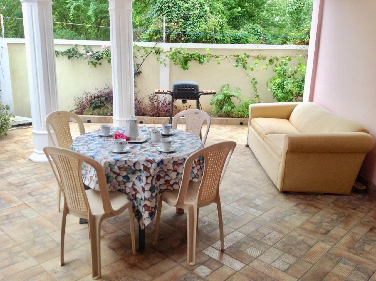 Fayruz Villa Is A 3 Bedroom, 3 Bathroom Detached House With Ac And Swimming Pool 5 Minutes Walk From Flic En Flac Public Beach ภายนอก รูปภาพ