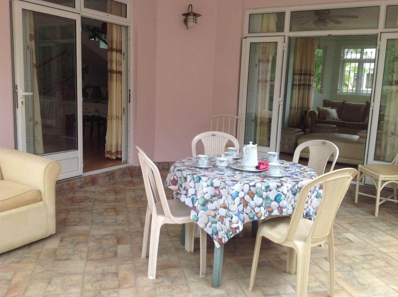 Fayruz Villa Is A 3 Bedroom, 3 Bathroom Detached House With Ac And Swimming Pool 5 Minutes Walk From Flic En Flac Public Beach ภายนอก รูปภาพ