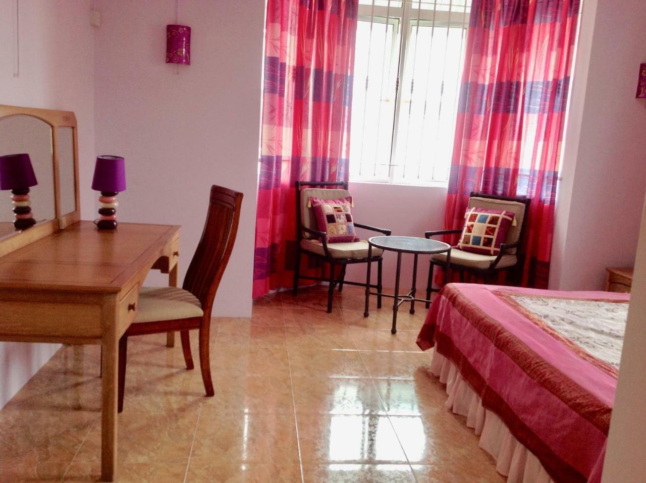 Fayruz Villa Is A 3 Bedroom, 3 Bathroom Detached House With Ac And Swimming Pool 5 Minutes Walk From Flic En Flac Public Beach ภายนอก รูปภาพ