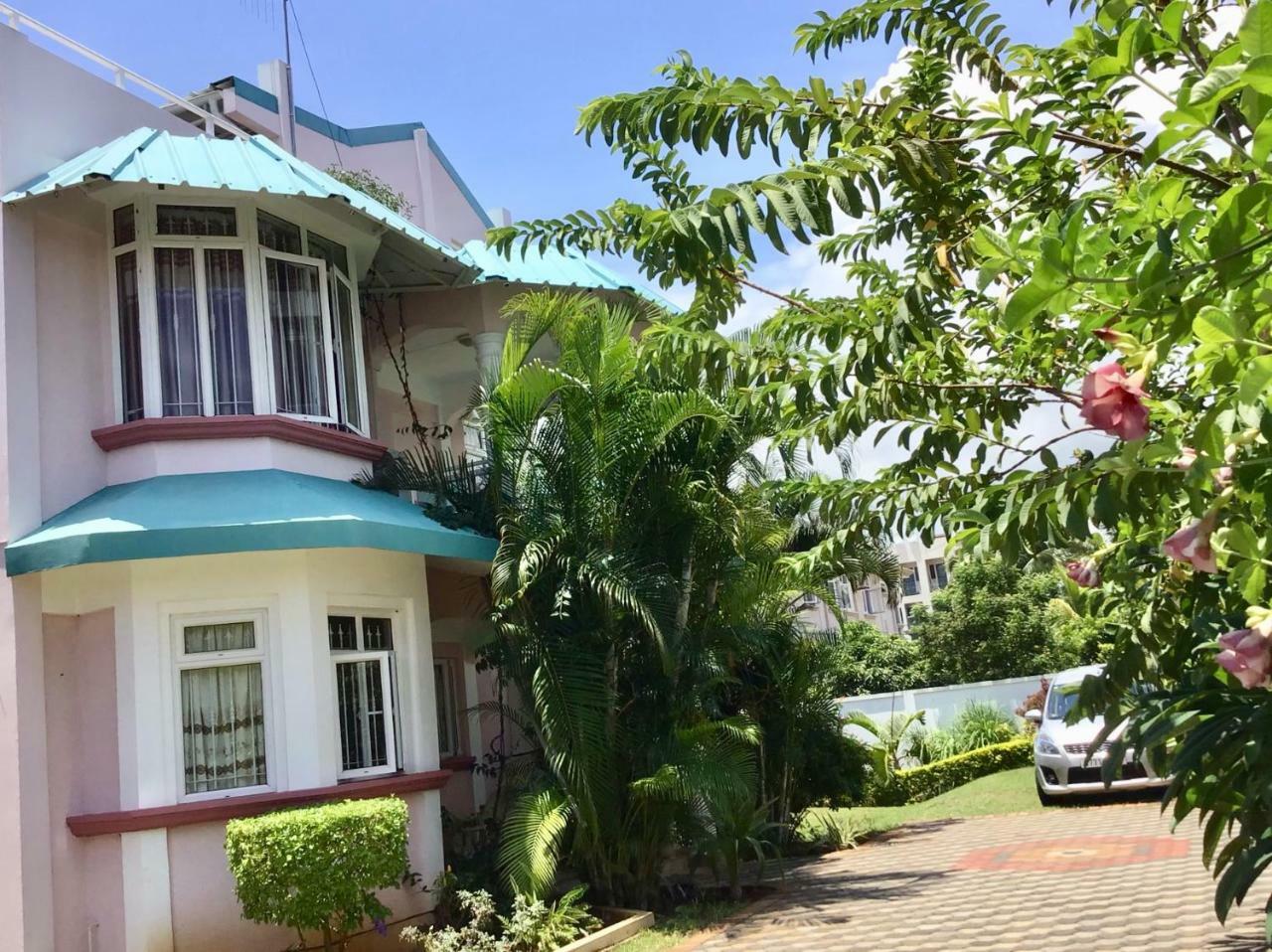 Fayruz Villa Is A 3 Bedroom, 3 Bathroom Detached House With Ac And Swimming Pool 5 Minutes Walk From Flic En Flac Public Beach ภายนอก รูปภาพ
