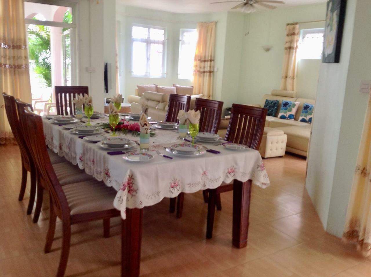 Fayruz Villa Is A 3 Bedroom, 3 Bathroom Detached House With Ac And Swimming Pool 5 Minutes Walk From Flic En Flac Public Beach ภายนอก รูปภาพ